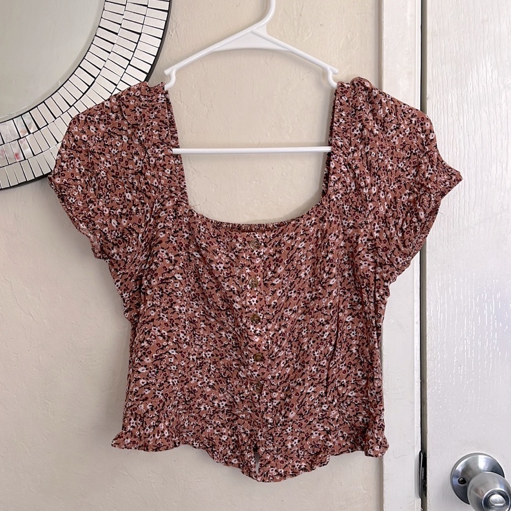 Ivy & Main puffed sleeve ruffle blouse